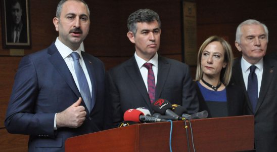 Adalet Bakanı Abdulhamit Gül : Kartal'daki enkaz işin üstünü örtmeyecek
