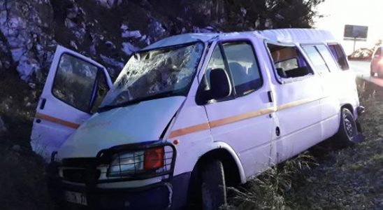 Bodrum'da asker taşıyan minibüs kaza yaptı