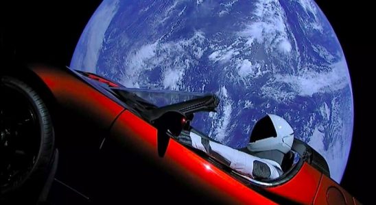 Bütün 1 Yıl Evvel Uzaya Fırlatılan Tesla Roadster, Yolculuğuna Hala Devam Ediyor