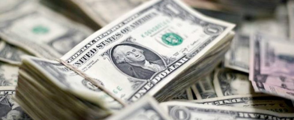 FETÖ'cü Danıştay azası 1 dolarlık banknotu 50 dolara sattı