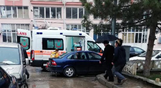 Isparta'da sorumsuzluk can aldı ambulans taşıtlar suratından caddeye giremedi