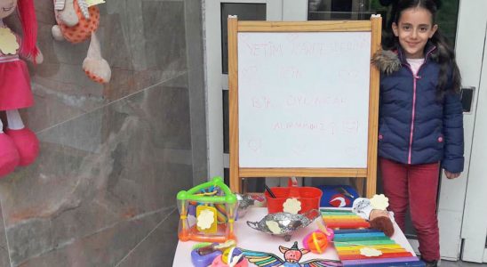 Ufak Zeynep öksüzler için oyuncaklarını sattı