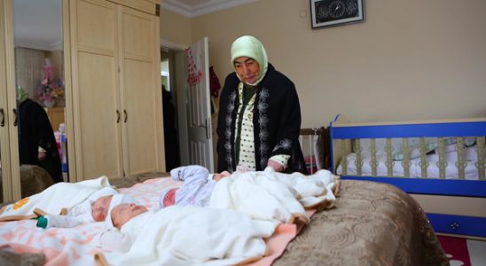 Yıldırım'ın eşi Semiha Yıldırım Türkiye'nin beşizlerini ziyaret etti