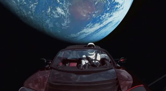 Musk'ın Uzaya Gönderdiği Tesla Roadster, En Çok ‘Yol Yapan’ Otomobil Oldu