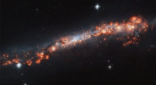 Hubble Uzay Teleskobu, Spiral Galaksi NGC 3432’yi Görüntüledi