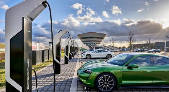 Porsche, Elektrikli Arabalar İçin Avrupa’nın En Güçlü Şarj Otoparkını Açtı
