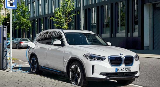 BMW, Elektrik Motorlu İlk Crossover Modeli iX3'ü Duyurdu