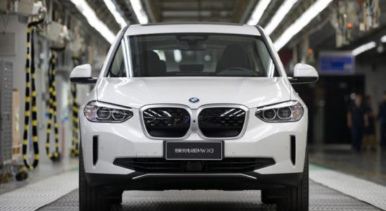 BMW, İlk Elektrikli SUV Modeli iX3'ün Üretimine Başladı