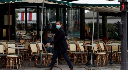 Fransa, Artan COVID-19 Vakaları Nedeniyle Sokağa Çıkma Yasağı İlan Etti