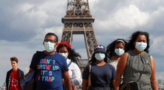 Fransa’da 1 Haftada 450 Kişinin Aşılanması Sosyal Medyada Alay Konusu Oldu