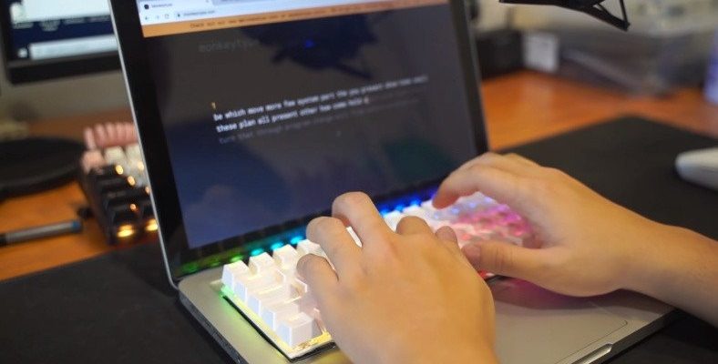 Hüsranla Biten Bir Deneme: Orijinal MacBook Klavyesi Mekanik Klavye ile Değiştirildi [Video]